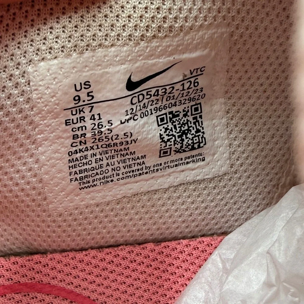 Nike Air Max Excee Womens 9.5 White Sanddrift Coral Chalk CD5432-126 Sneakers